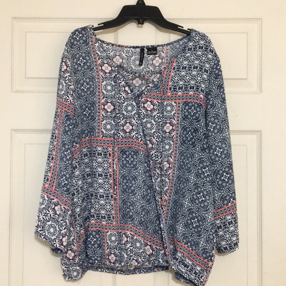 new directions Tops - Ladies blouse Large new directions Tops - Ladies blouse Large